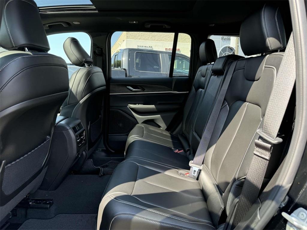 new 2025 Jeep Grand Cherokee car, priced at $42,752