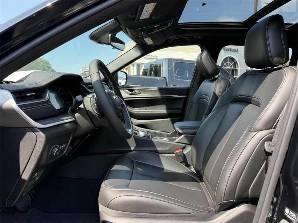 new 2025 Jeep Grand Cherokee car, priced at $42,752