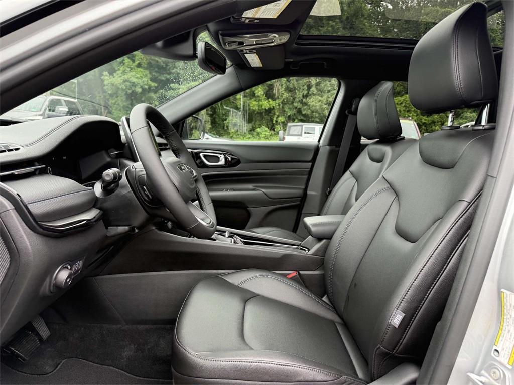 new 2025 Jeep Compass car, priced at $32,912