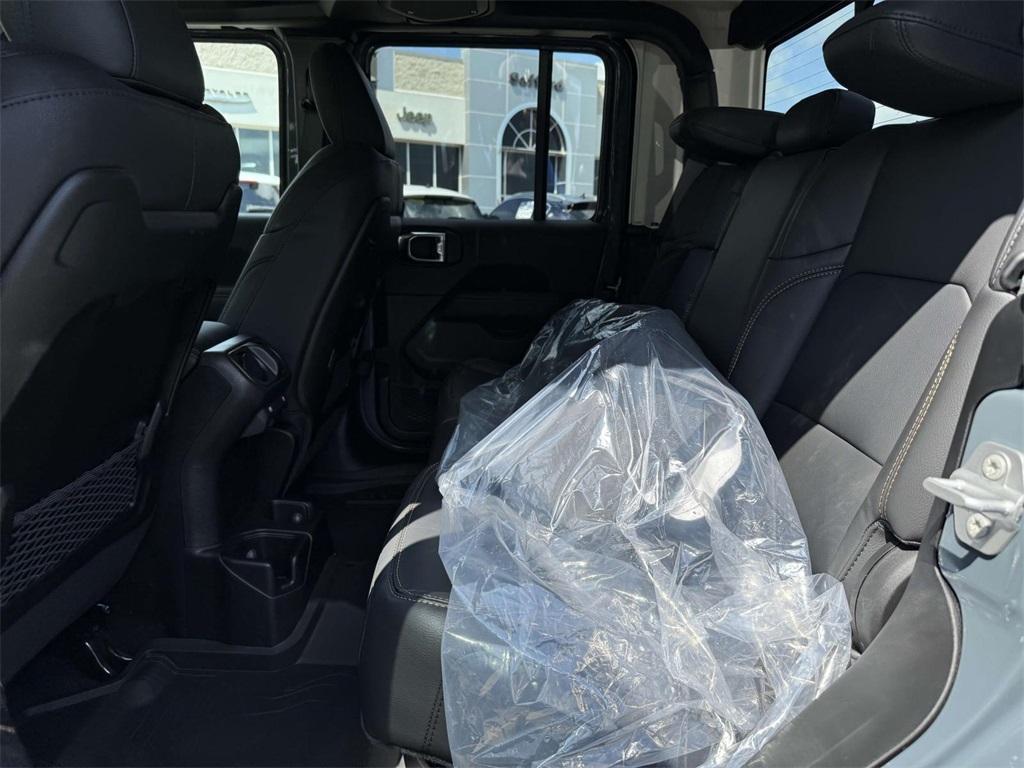 new 2025 Jeep Gladiator car, priced at $42,987
