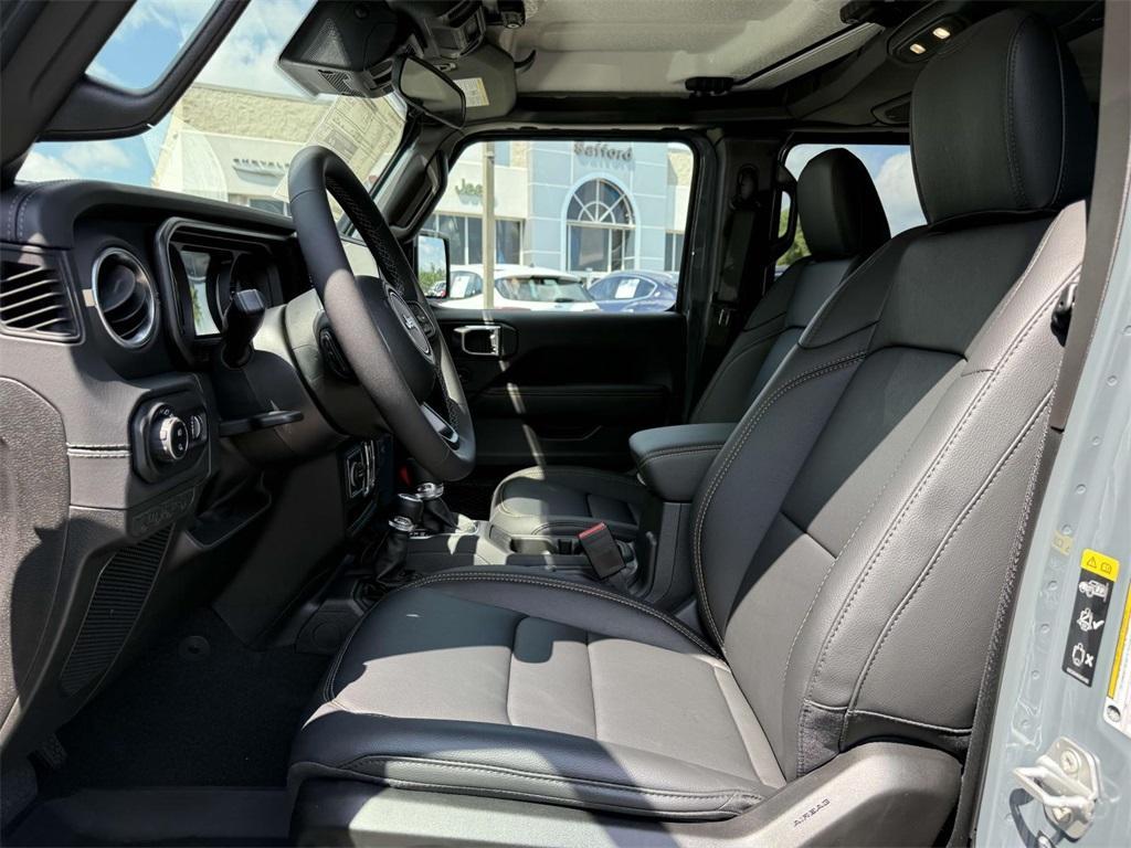 new 2025 Jeep Gladiator car, priced at $42,987