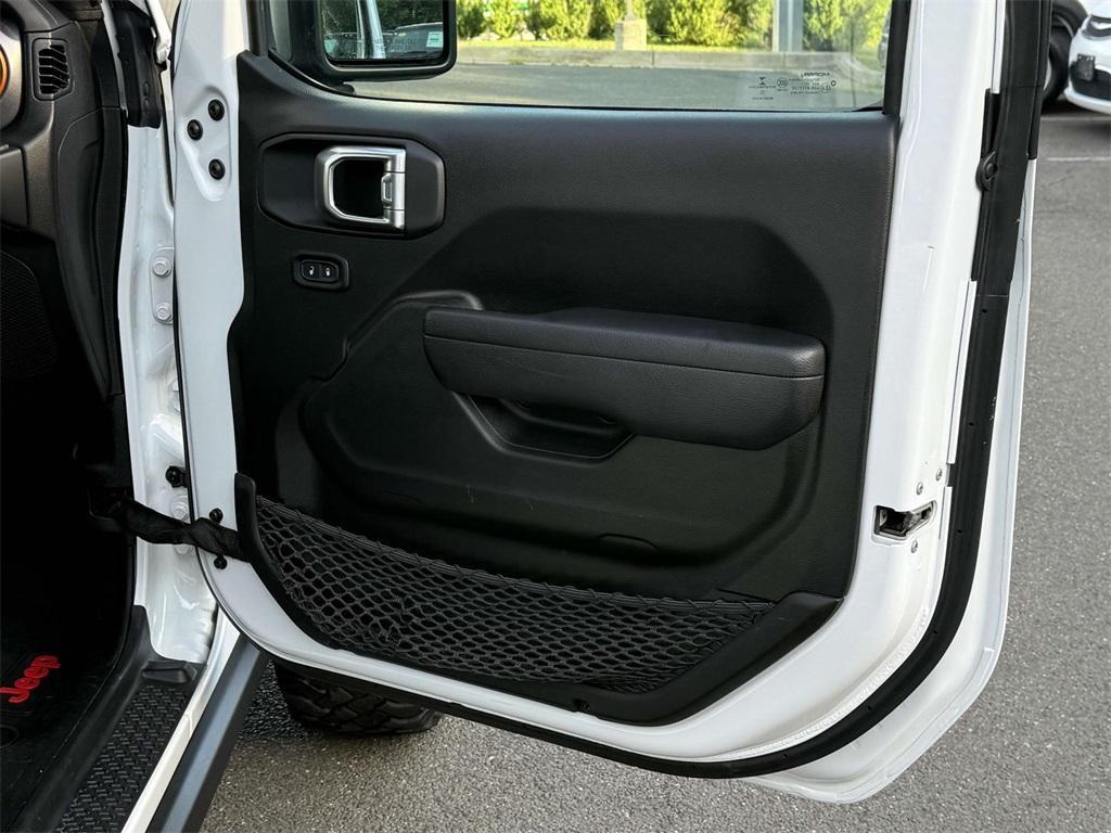 used 2022 Jeep Gladiator car, priced at $37,270