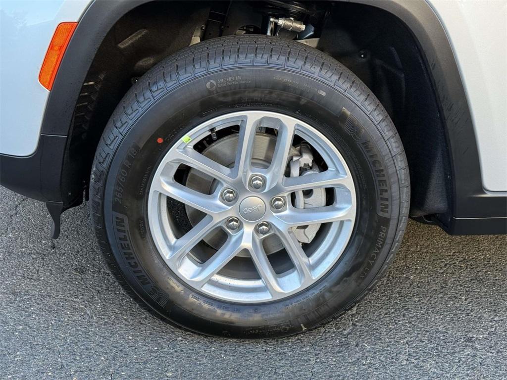 new 2025 Jeep Grand Cherokee car, priced at $37,153