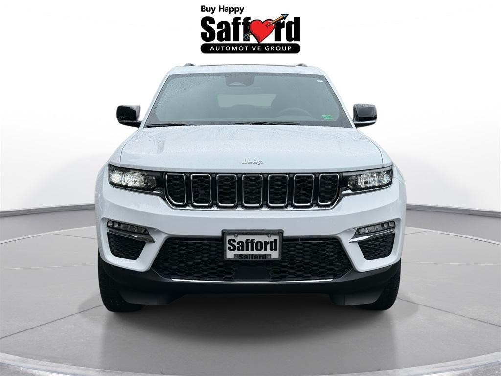 new 2025 Jeep Grand Cherokee car, priced at $43,112