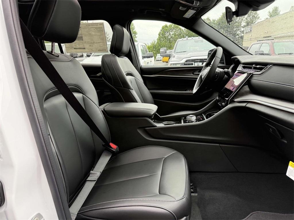 new 2025 Jeep Grand Cherokee car, priced at $43,112