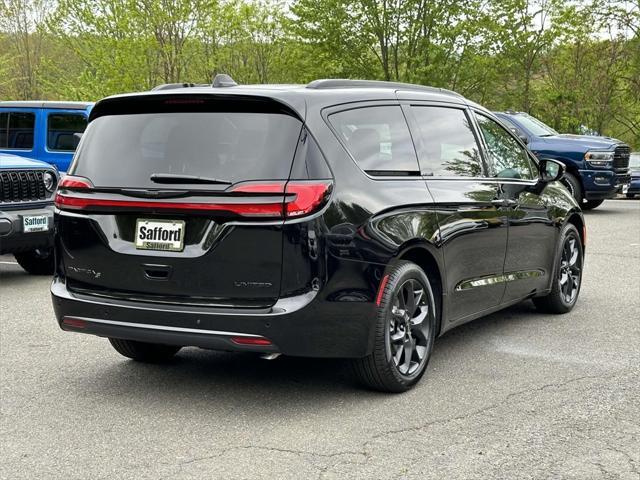 new 2024 Chrysler Pacifica car, priced at $46,998