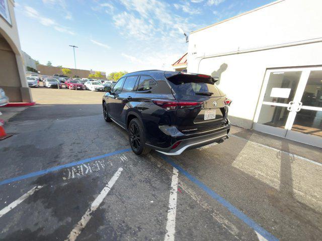 used 2024 Toyota Highlander car, priced at $44,125