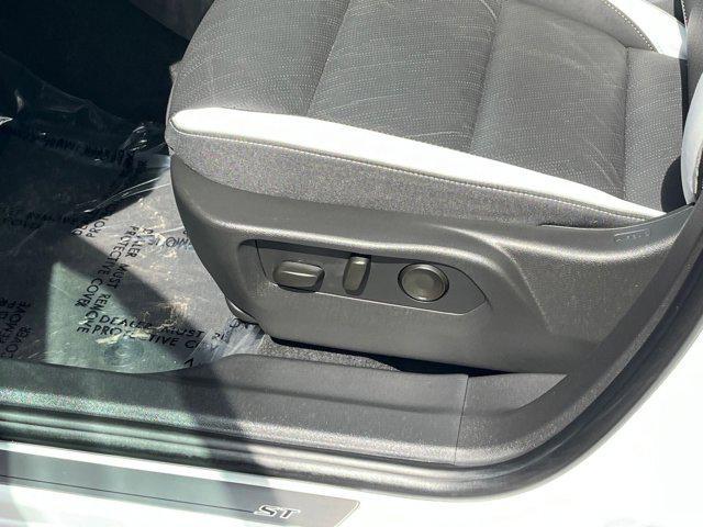 used 2024 Buick Envision car, priced at $33,050