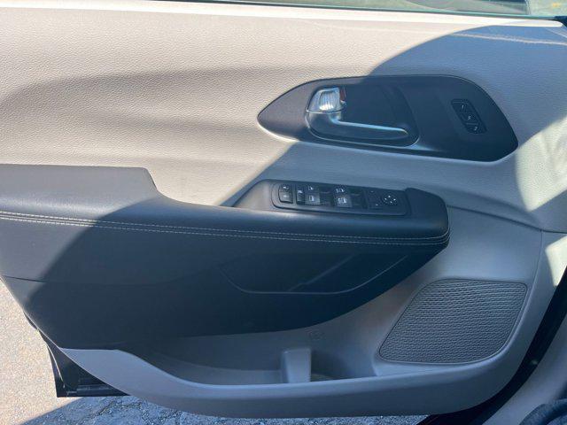 used 2024 Chrysler Pacifica car, priced at $32,560