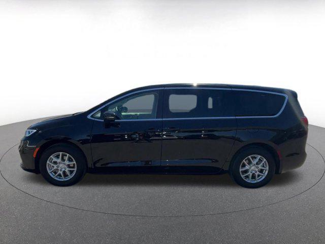 used 2024 Chrysler Pacifica car, priced at $32,560