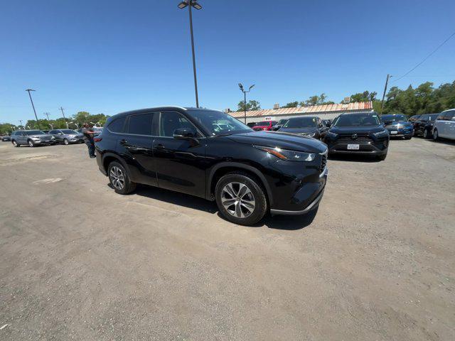 used 2023 Toyota Highlander car, priced at $35,993