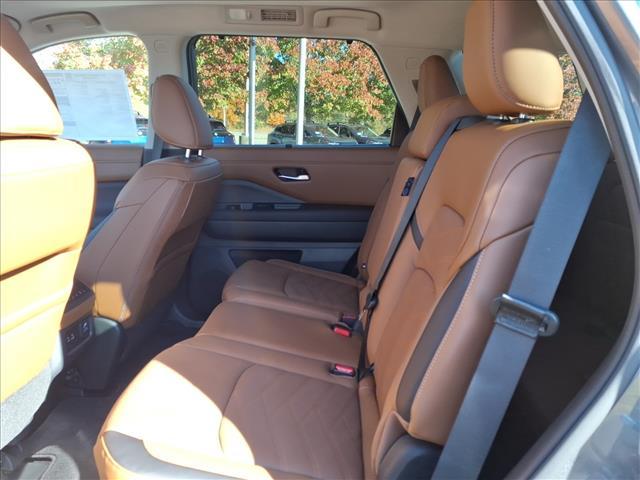 new 2025 Nissan Pathfinder car, priced at $42,525