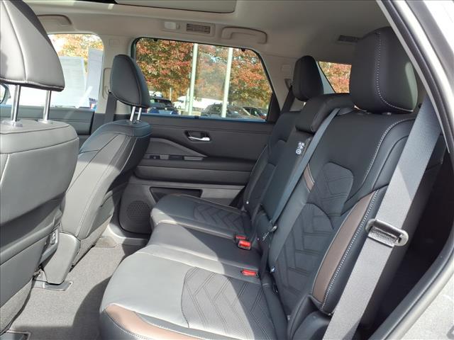 new 2025 Nissan Pathfinder car, priced at $43,345