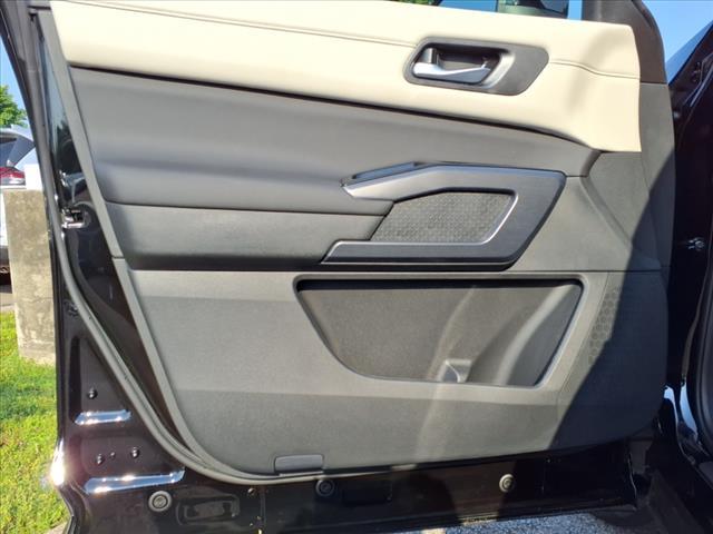 new 2025 Nissan Pathfinder car, priced at $48,725