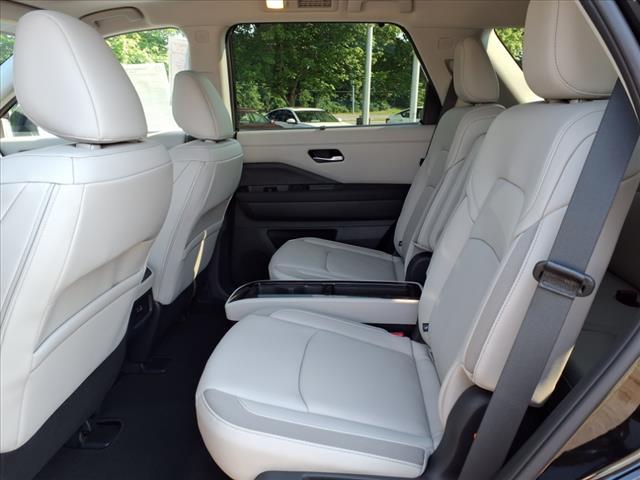 new 2025 Nissan Pathfinder car, priced at $48,725
