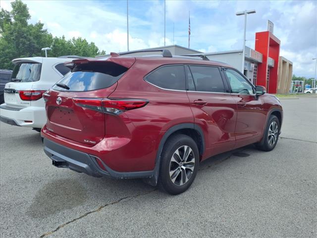 used 2022 Toyota Highlander car, priced at $38,950