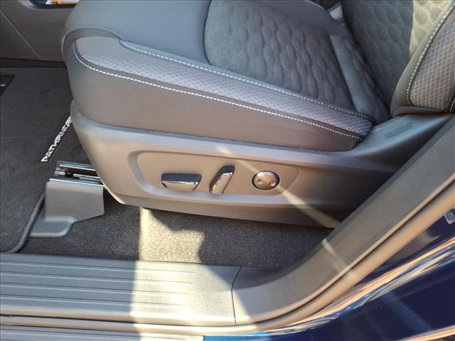 new 2025 Nissan Pathfinder car, priced at $33,281