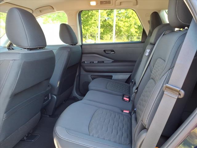 new 2025 Nissan Pathfinder car, priced at $33,281