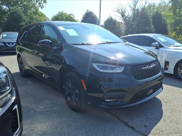 used 2024 Chrysler Pacifica Hybrid car, priced at $40,950