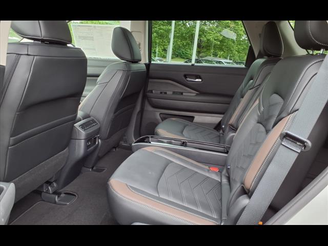 new 2025 Nissan Pathfinder car, priced at $54,035
