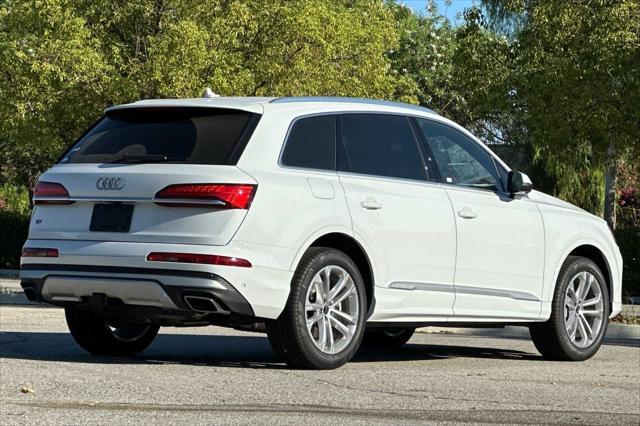 new 2025 Audi Q7 car, priced at $75,320