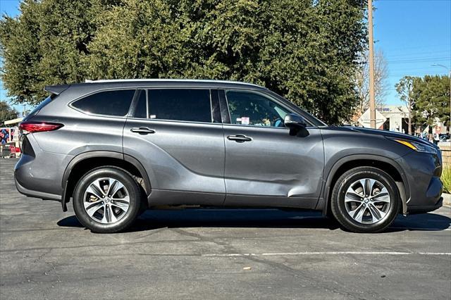 used 2020 Toyota Highlander car, priced at $25,839