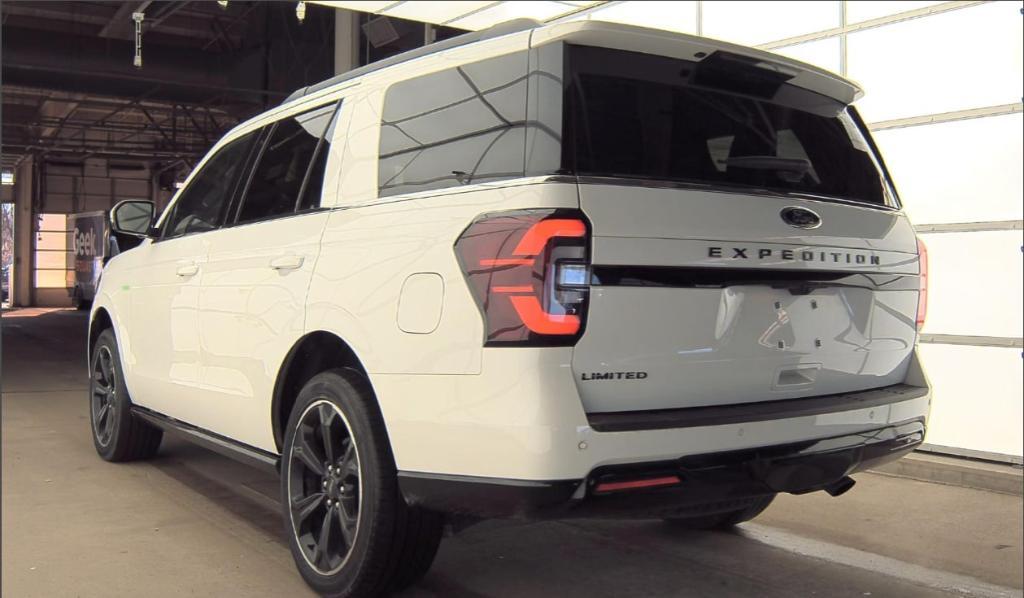 used 2022 Ford Expedition car, priced at $58,920