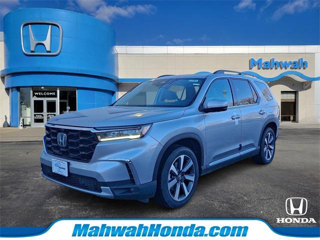 new 2025 Honda Pilot car, priced at $54,575