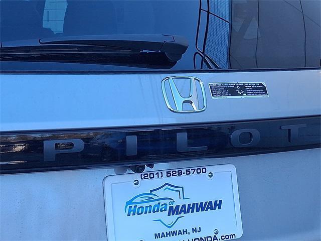new 2025 Honda Pilot car, priced at $54,575