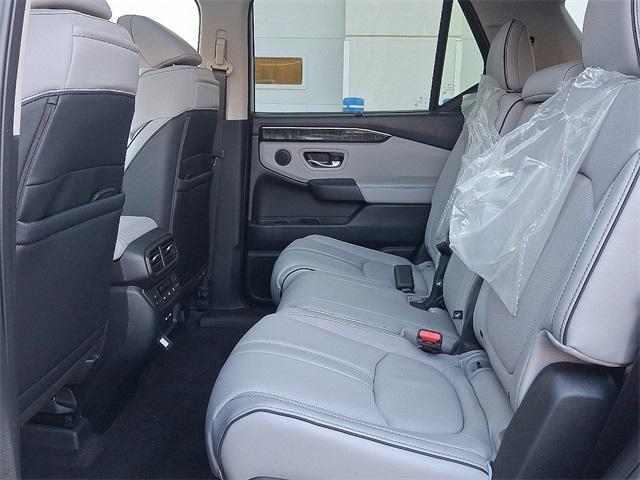 new 2025 Honda Pilot car, priced at $54,575