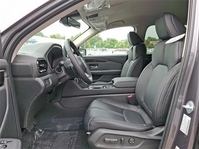 new 2025 Honda Pilot car, priced at $47,825
