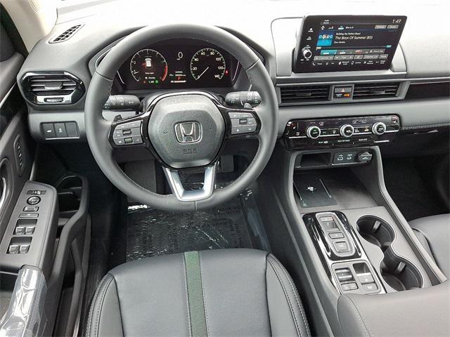 new 2025 Honda Pilot car, priced at $47,825