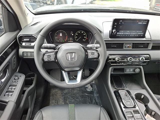 new 2025 Honda Pilot car, priced at $52,950