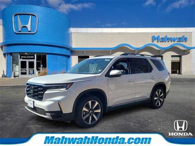 new 2025 Honda Pilot car, priced at $54,930