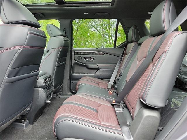 new 2025 Honda Pilot car, priced at $56,075