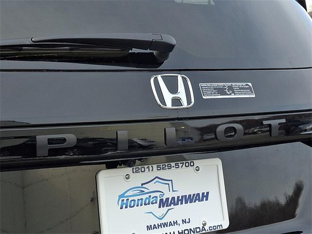 new 2025 Honda Pilot car, priced at $55,675