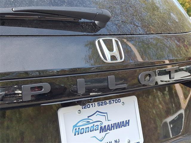 new 2025 Honda Pilot car, priced at $43,695