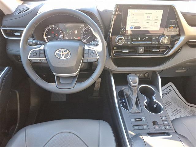 used 2024 Toyota Highlander car, priced at $39,999