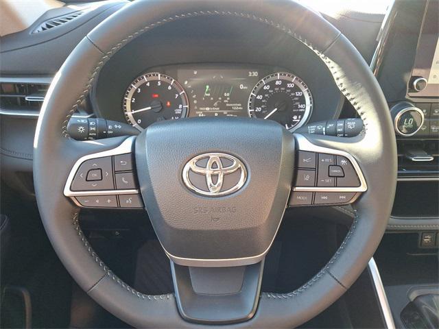 used 2024 Toyota Highlander car, priced at $39,999