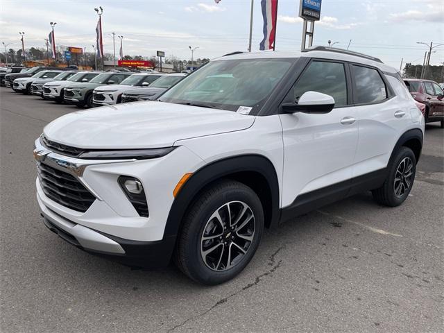 new 2025 Chevrolet TrailBlazer car, priced at $28,091