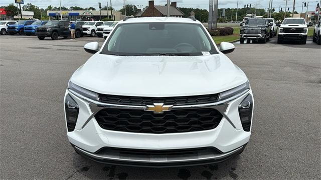 new 2025 Chevrolet Trax car, priced at $25,775