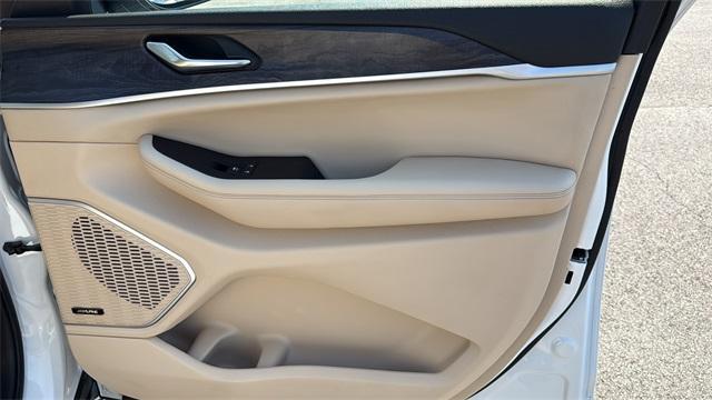 used 2023 Jeep Grand Cherokee car, priced at $30,999