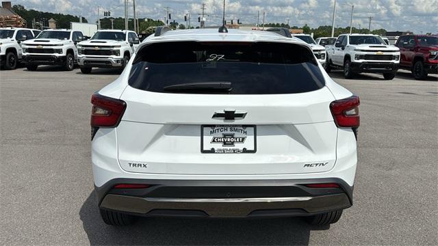 new 2025 Chevrolet Trax car, priced at $27,585