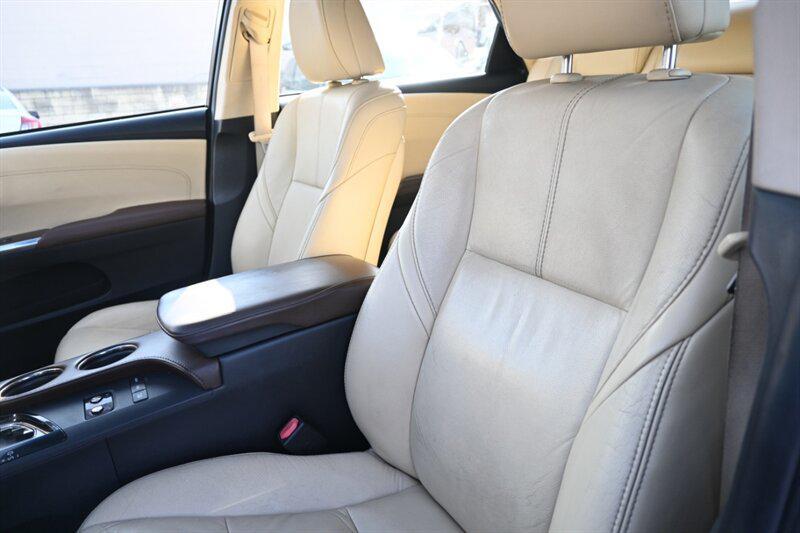 used 2015 Toyota Avalon Hybrid car, priced at $13,995
