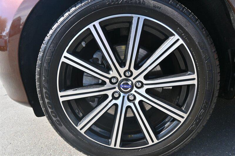 used 2015 Volvo XC60 car, priced at $11,495