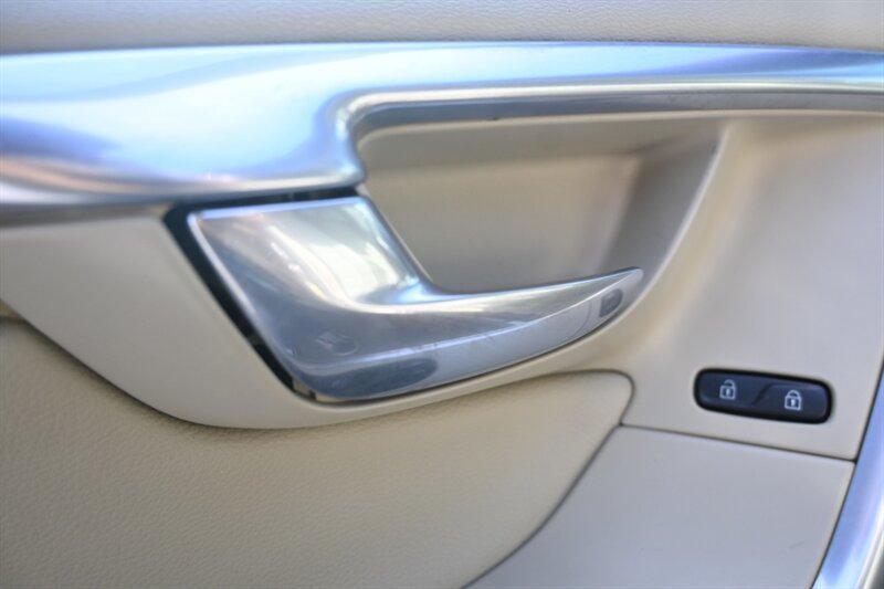 used 2015 Volvo XC60 car, priced at $11,495