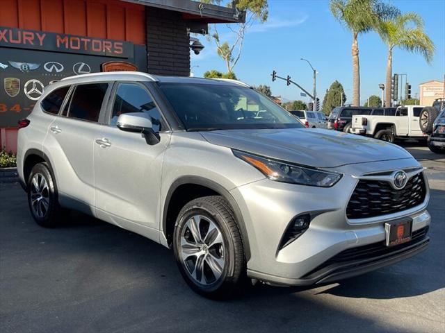 used 2023 Toyota Highlander Hybrid car, priced at $38,995