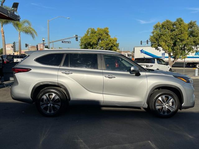 used 2023 Toyota Highlander Hybrid car, priced at $38,995