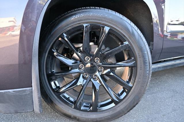 used 2015 Cadillac Escalade ESV car, priced at $25,995