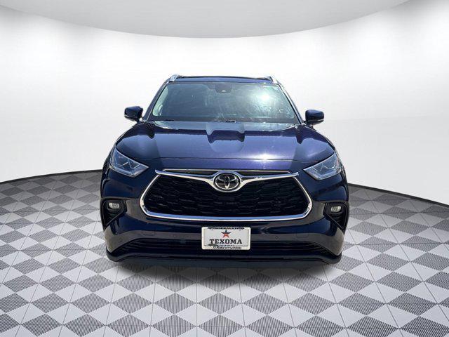 used 2022 Toyota Highlander car, priced at $35,496